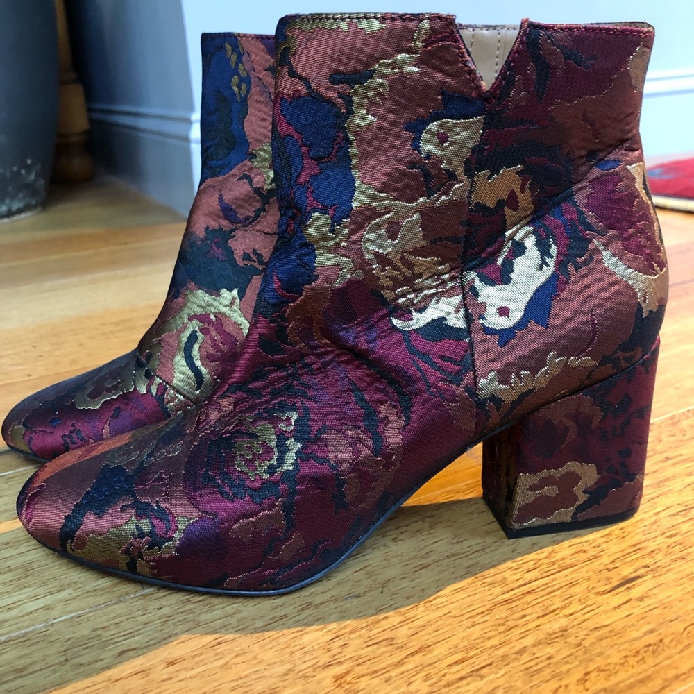 💥SOLD💥 Franco Sarto Tapestry Ankle Boot
